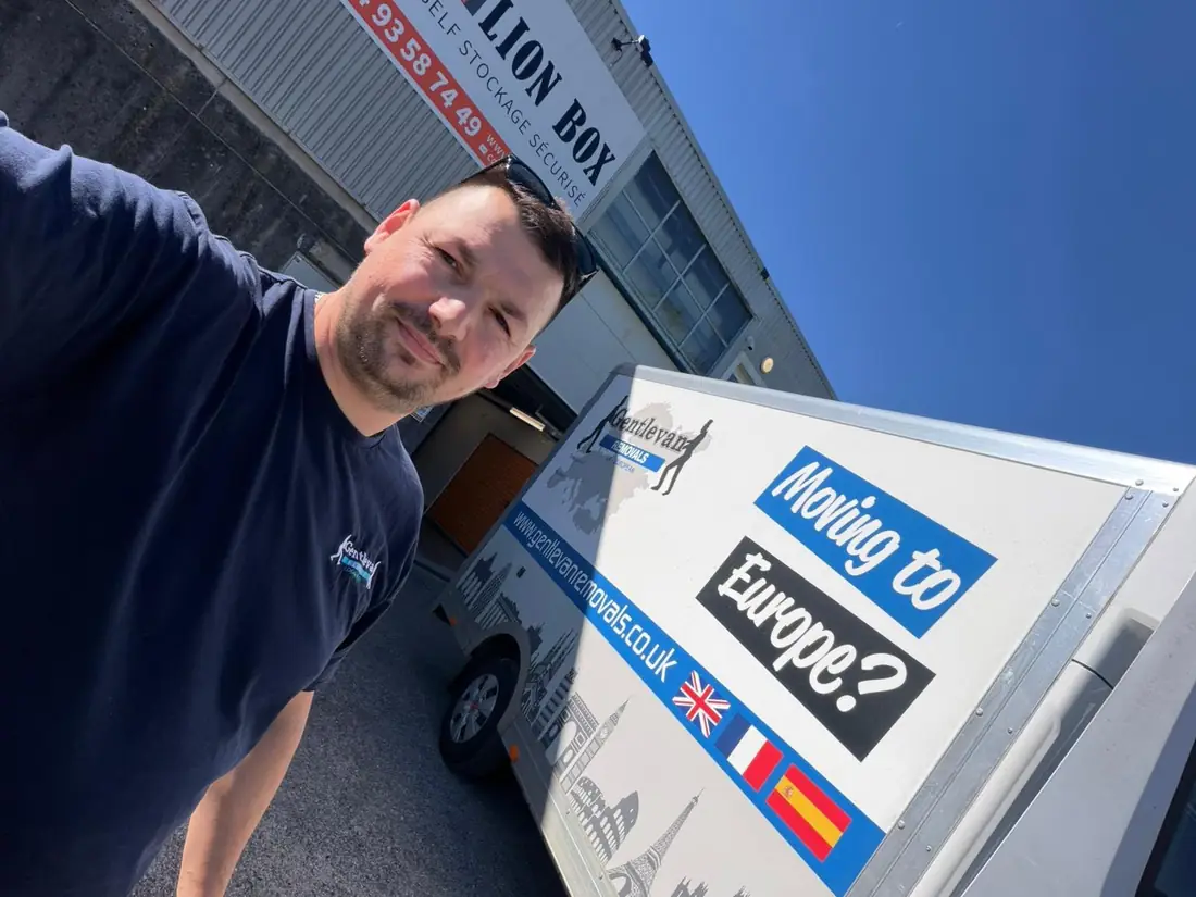 Gentlevan crew member beside the Moving to Europe van outside a French self-storage depot