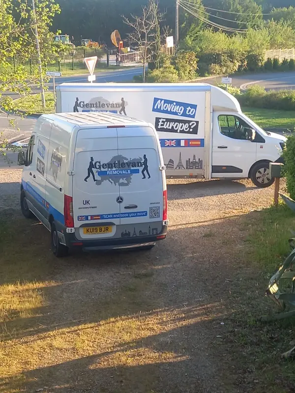 Gentlevan removals vehicle on the UK to Portugal route