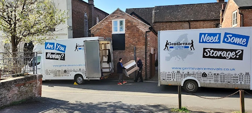 A small removal in progress in Chipping Norton